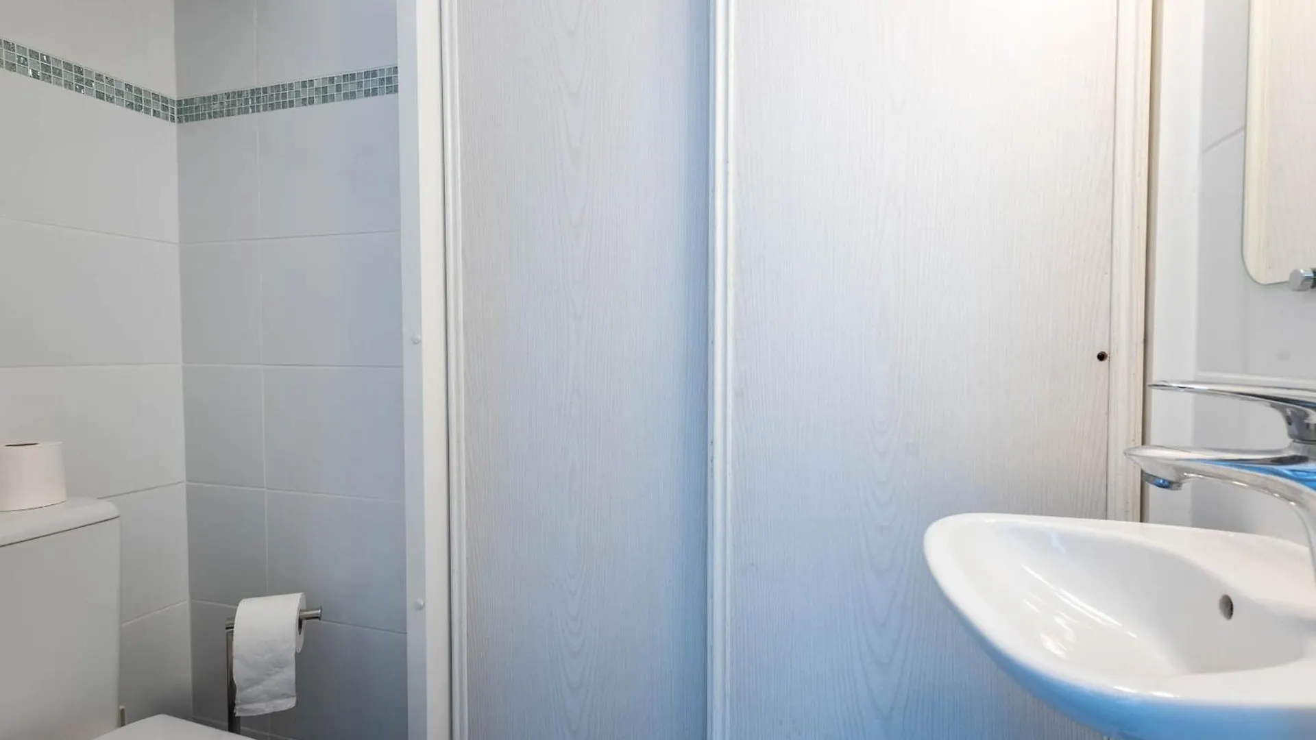 Appartement Les Pieds Dans L'Eau Pour 6 Personnes A Saint-Raphael Apartment