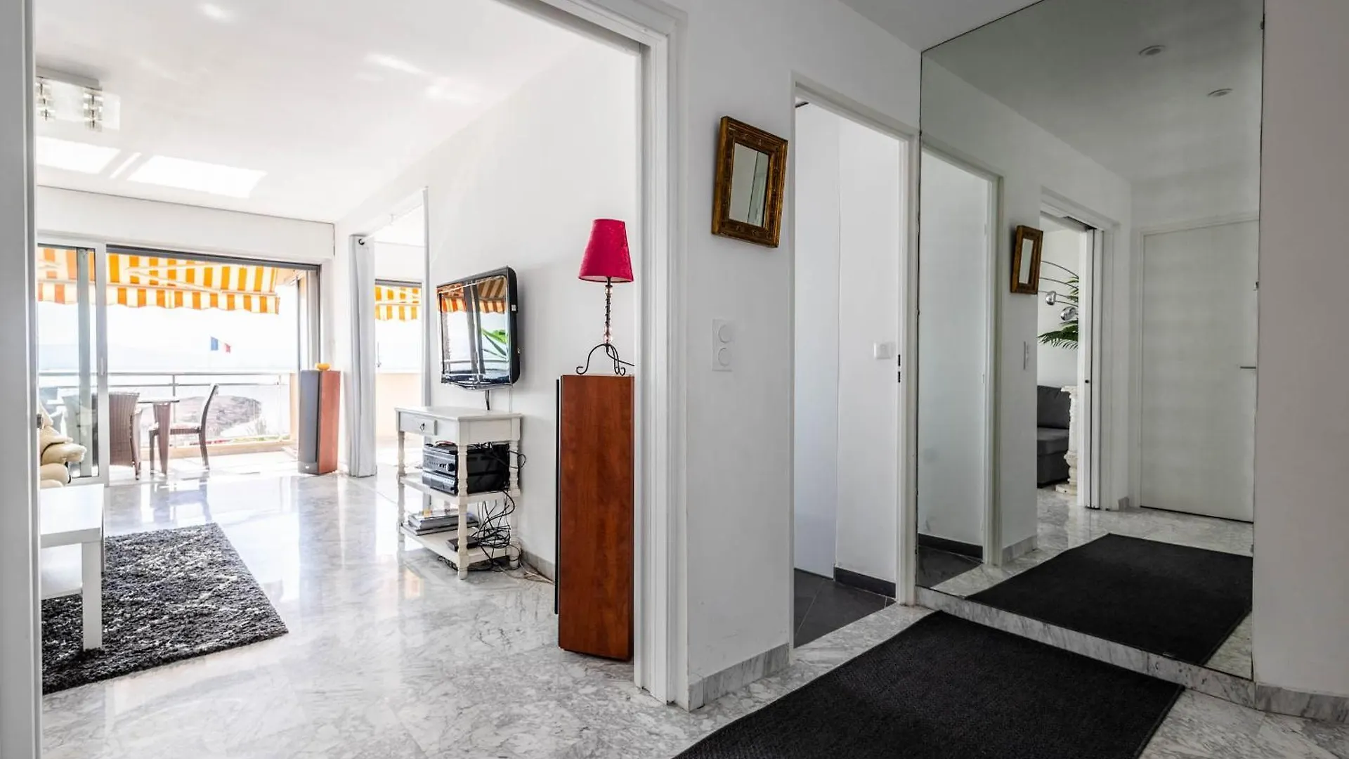 Appartement Les Pieds Dans L'Eau Pour 6 Personnes A Saint-Raphael Apartment Saint-Raphael (Var)