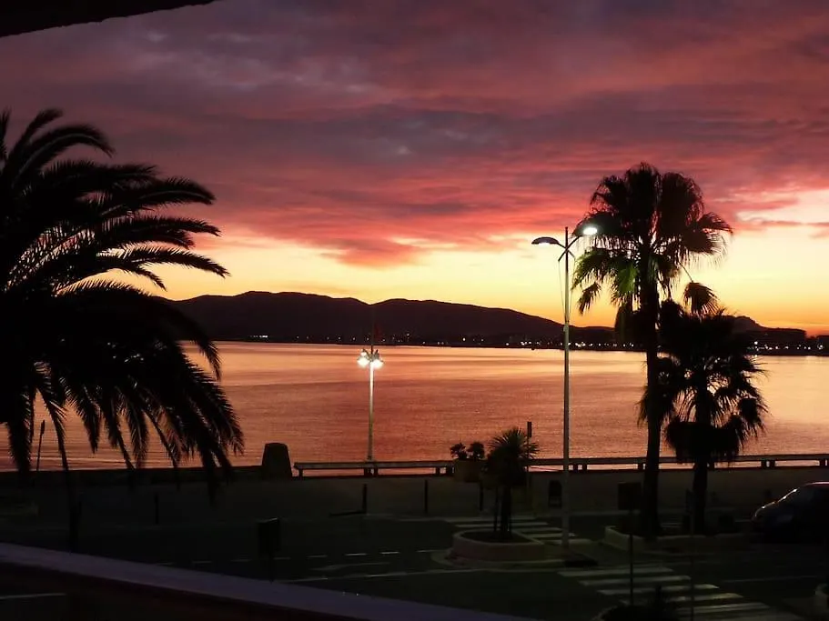 Apartment Appartement Les Pieds Dans L'Eau Pour 6 Personnes A Saint-Raphael
