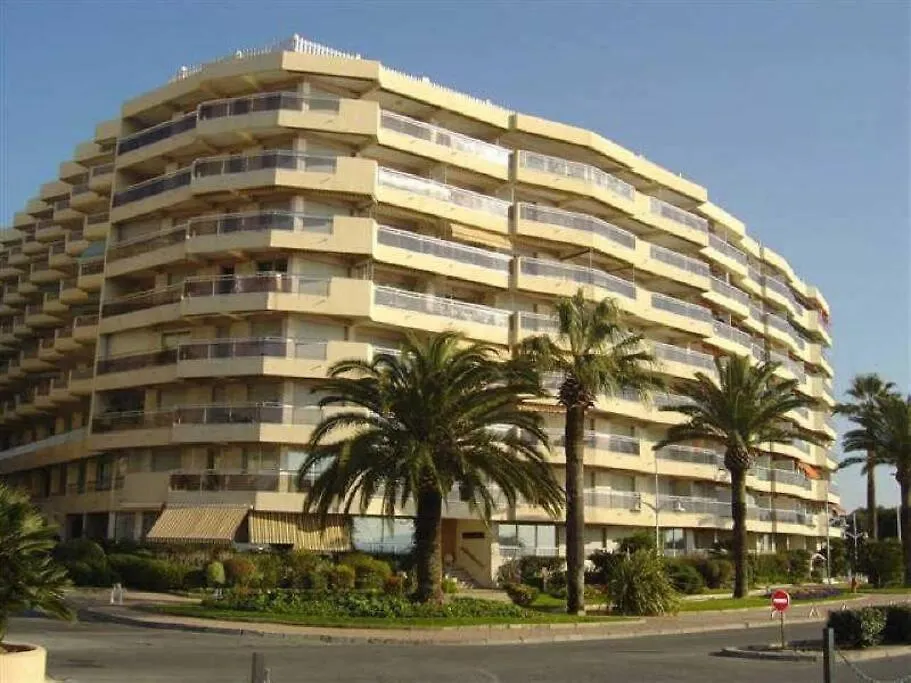 Appartement Les Pieds Dans L'Eau Pour 6 Personnes A Saint-Raphael Apartment