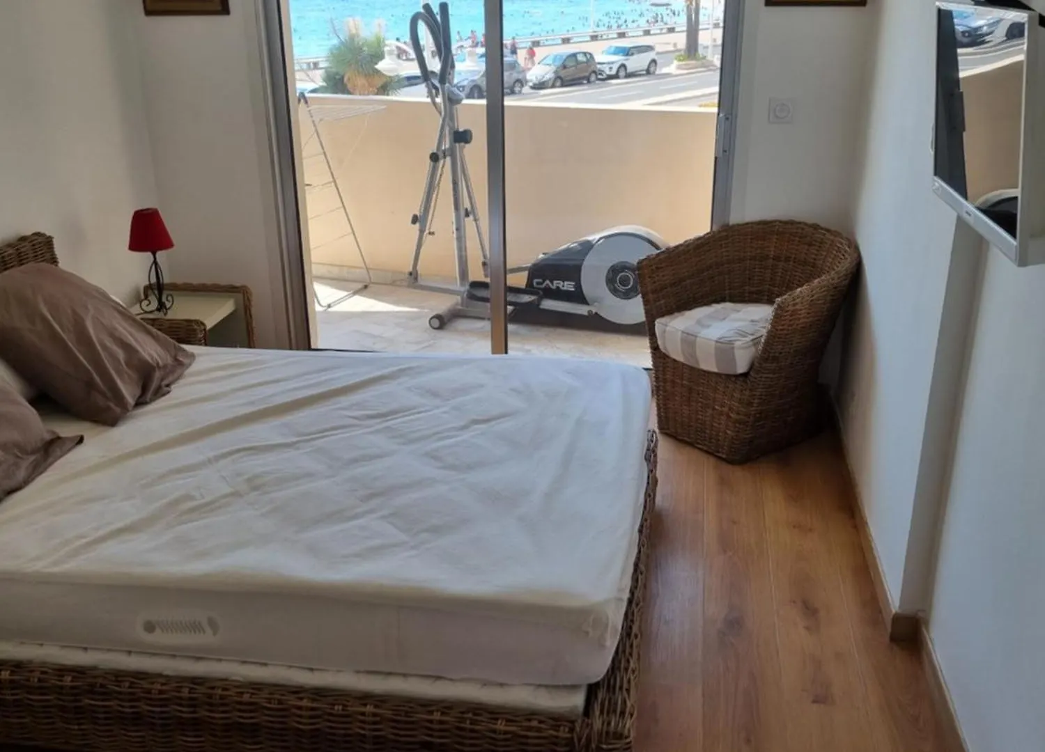Apartment Appartement Les Pieds Dans L'Eau Pour 6 Personnes A Saint-Raphael France