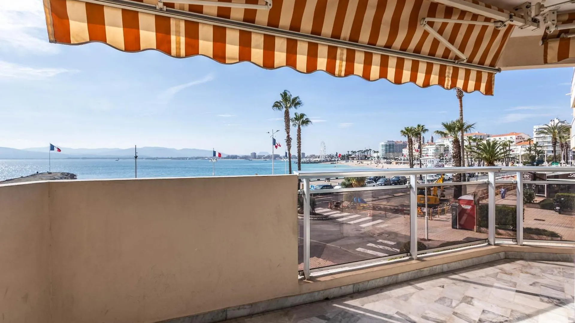 Appartement Les Pieds Dans L'Eau Pour 6 Personnes A Saint-Raphael France