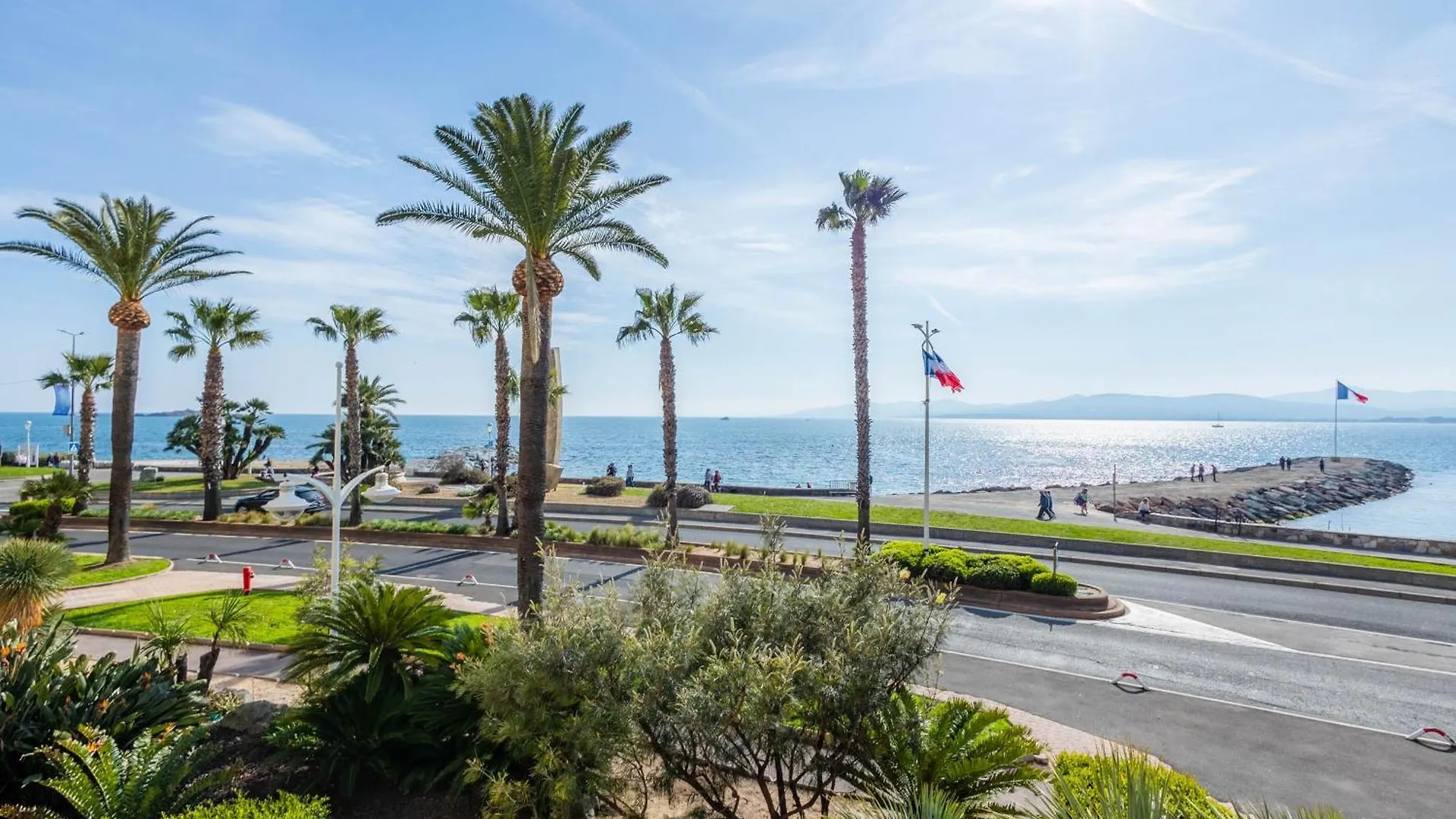 Appartement Les Pieds Dans L'Eau Pour 6 Personnes A Saint-Raphael France