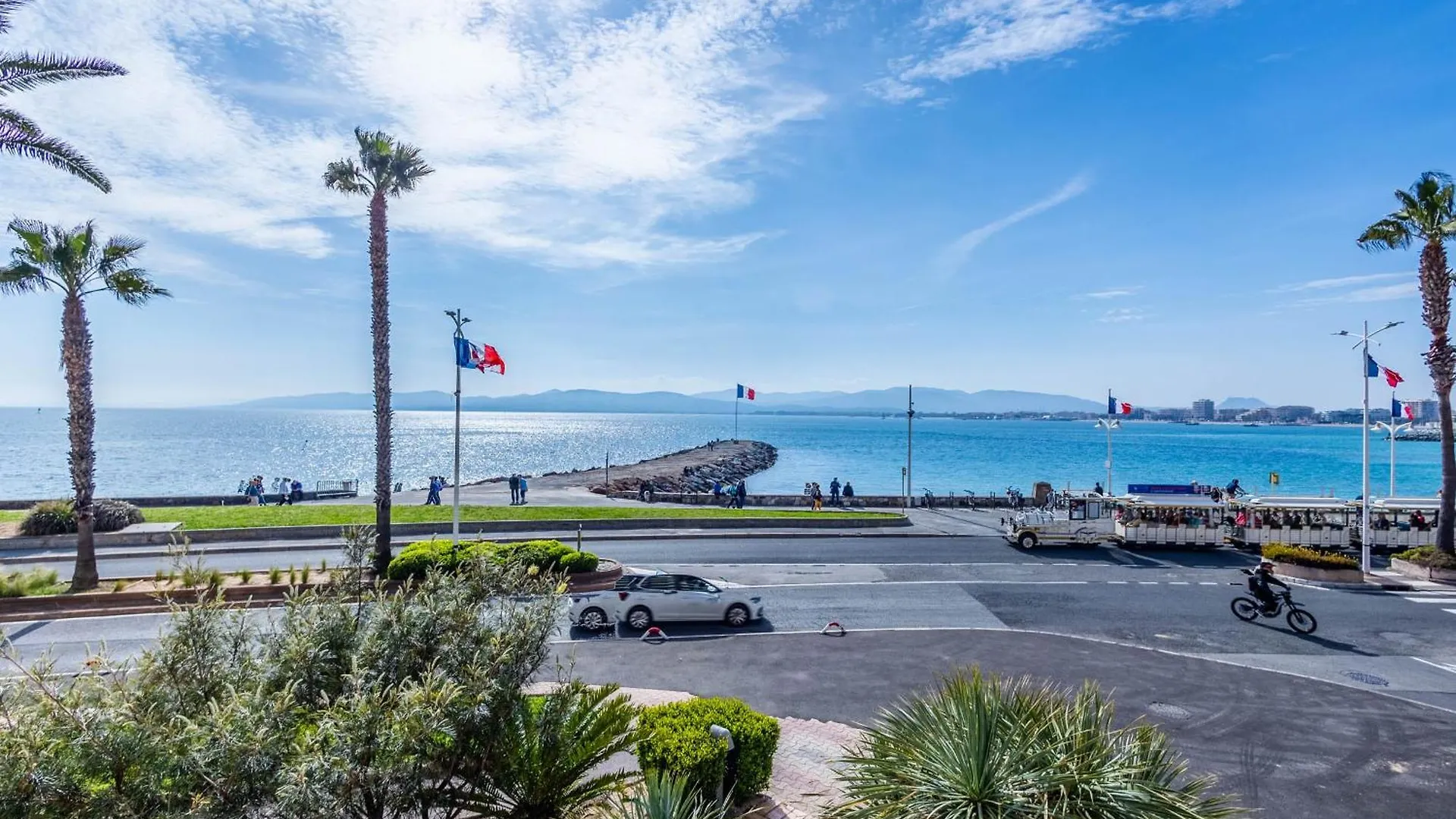 Appartement Les Pieds Dans L'Eau Pour 6 Personnes A Saint-Raphael Apartment Saint-Raphael (Var)